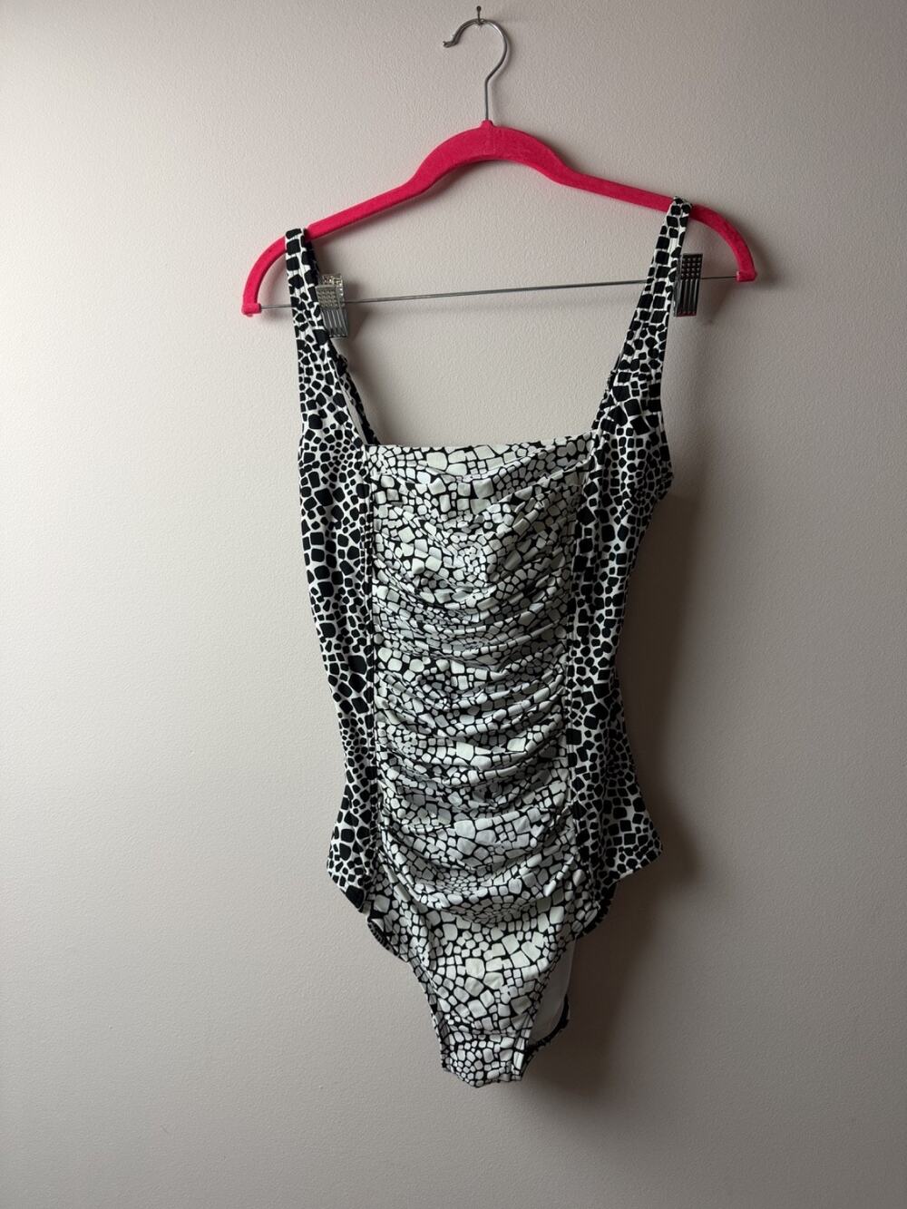 Calvin Klein women one-piece swimsuit, size 8, black and white ABSTRACT pattern